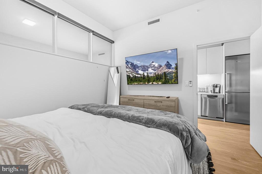 1625 ECKINGTON PLACE NE Unit: 715