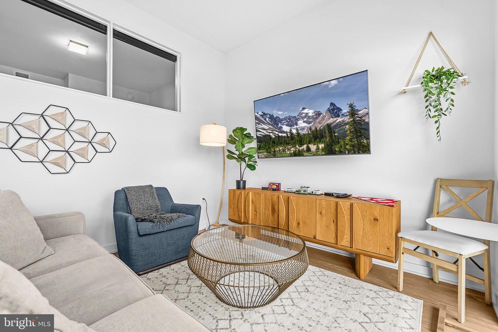 1625 ECKINGTON PLACE NE Unit: 715