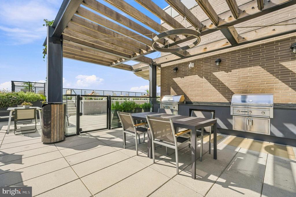 1625 ECKINGTON PLACE NE Unit: 715