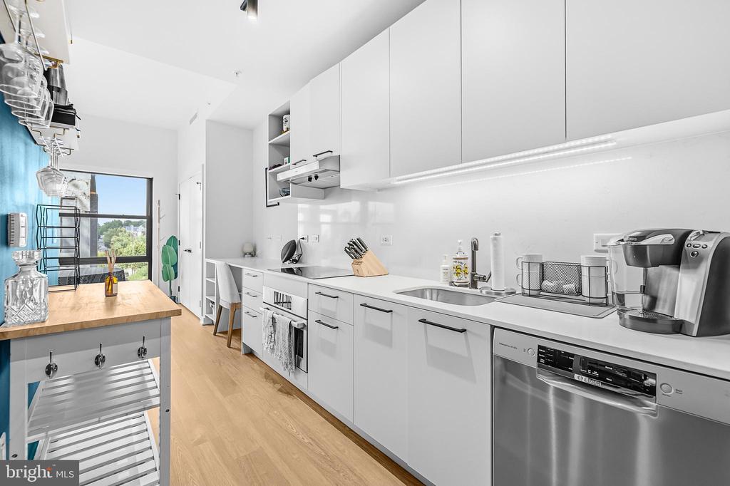 1625 ECKINGTON PLACE NE Unit: 715
