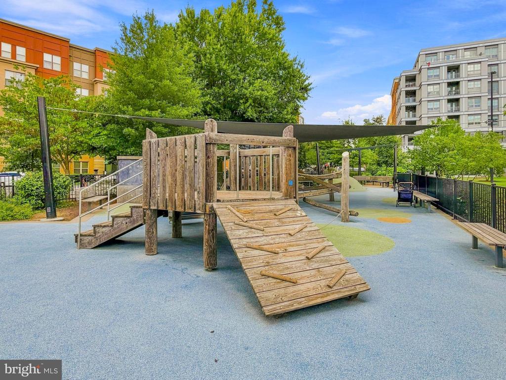 1625 ECKINGTON PLACE NE Unit: 715