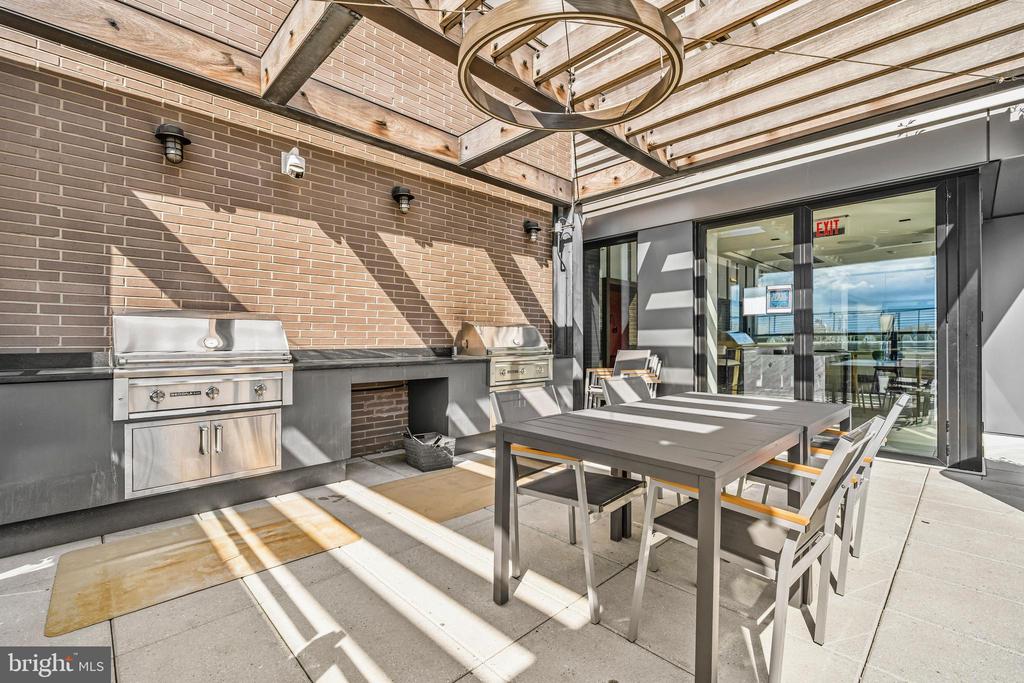 1625 ECKINGTON PLACE NE Unit: 715
