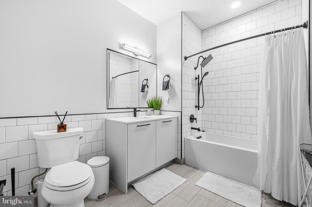 1625 ECKINGTON PLACE NE Unit: 715