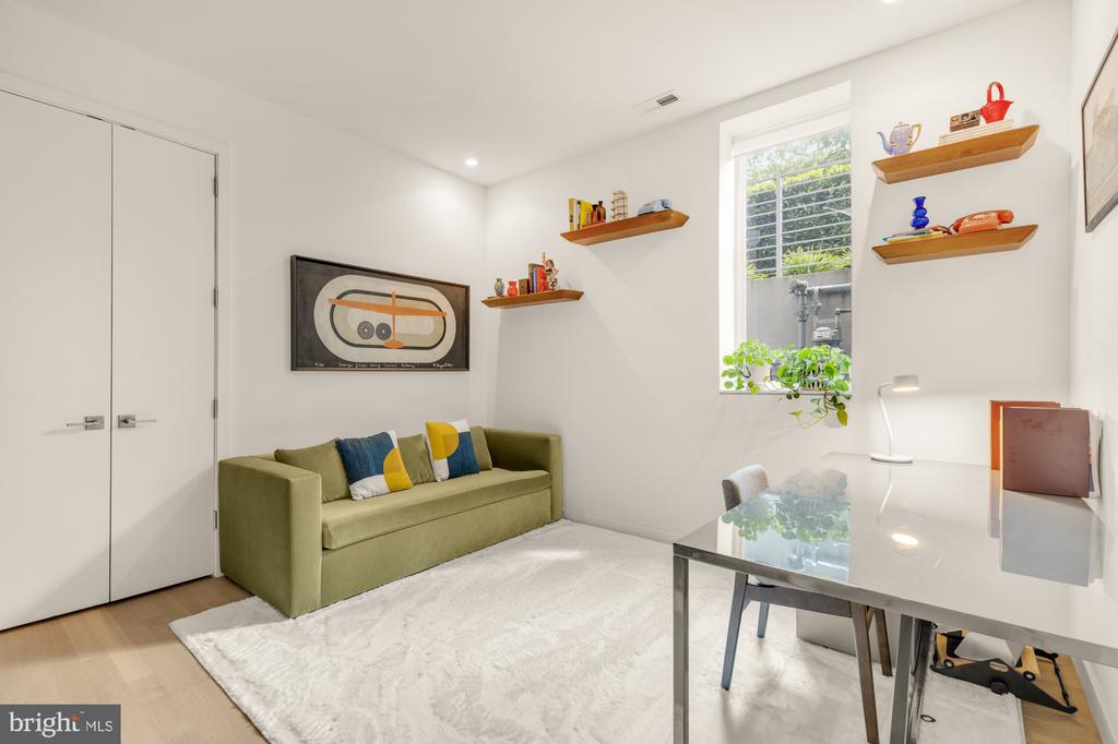 1501 4TH STREET NW Unit: 1
