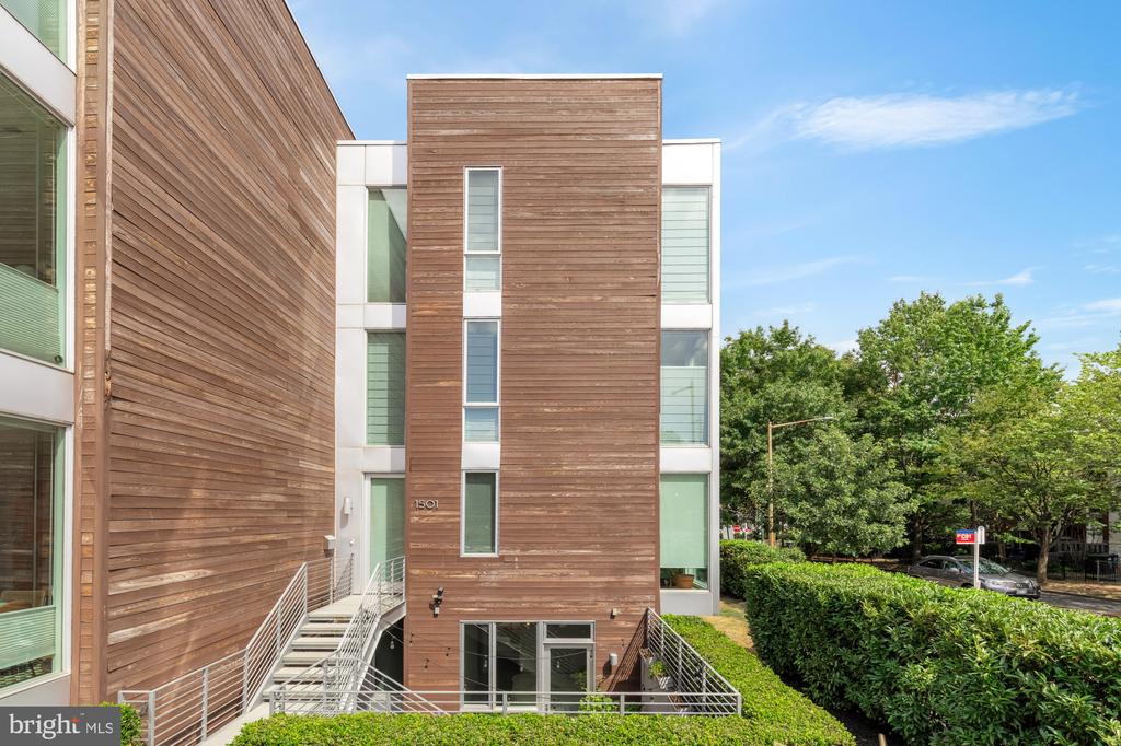 1501 4TH STREET NW Unit: 1