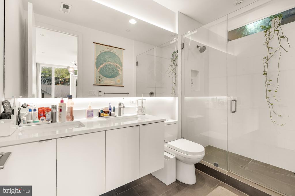 1501 4TH STREET NW Unit: 1