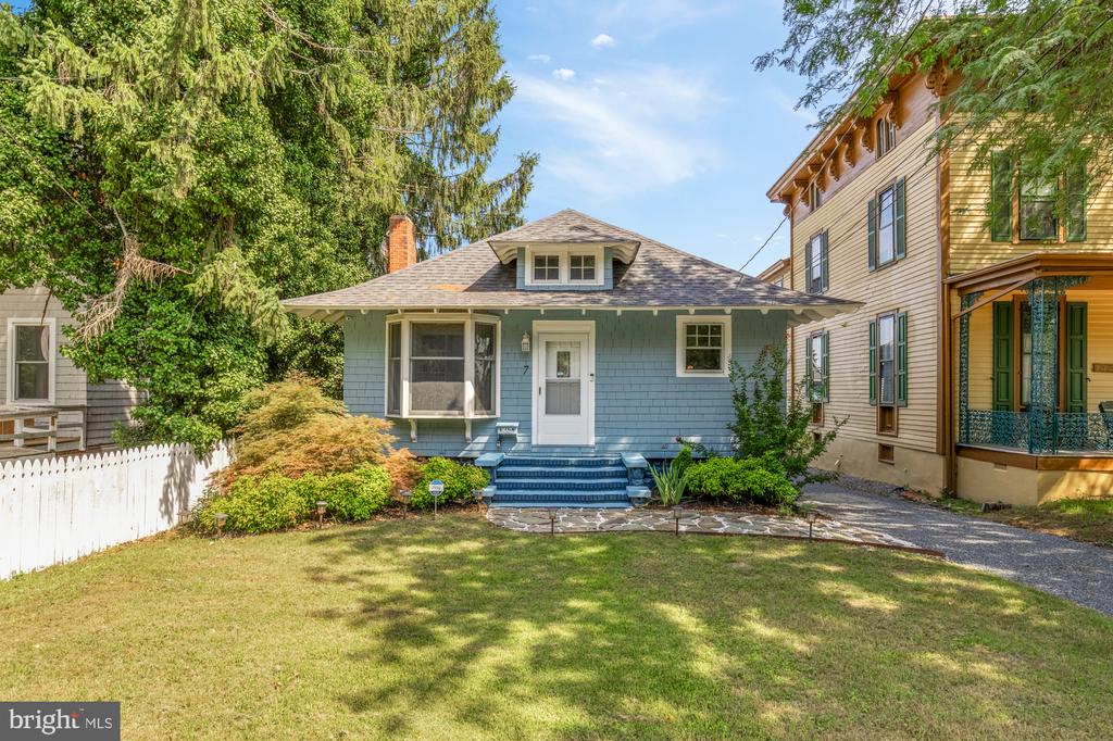 7 CAUSEY AVENUE