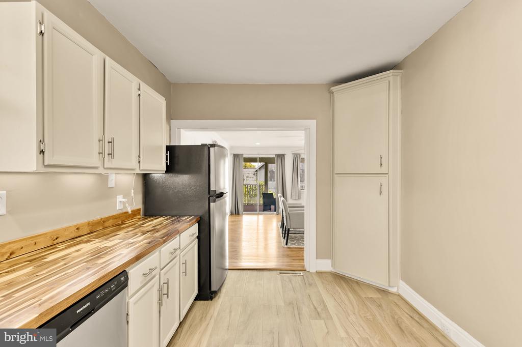 7 CAUSEY AVENUE