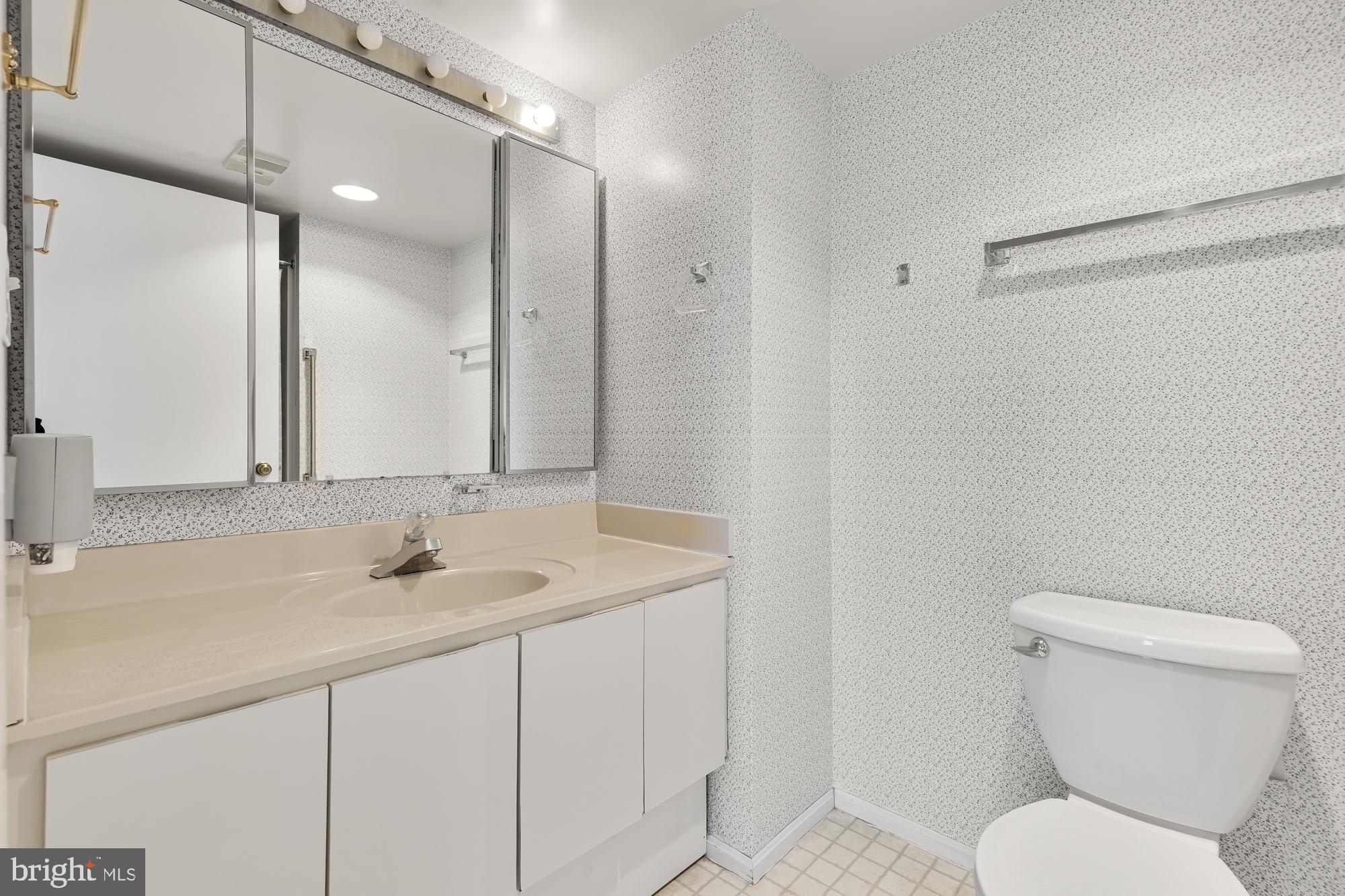 15101 Interlachen DRIVE Unit: 1-1015