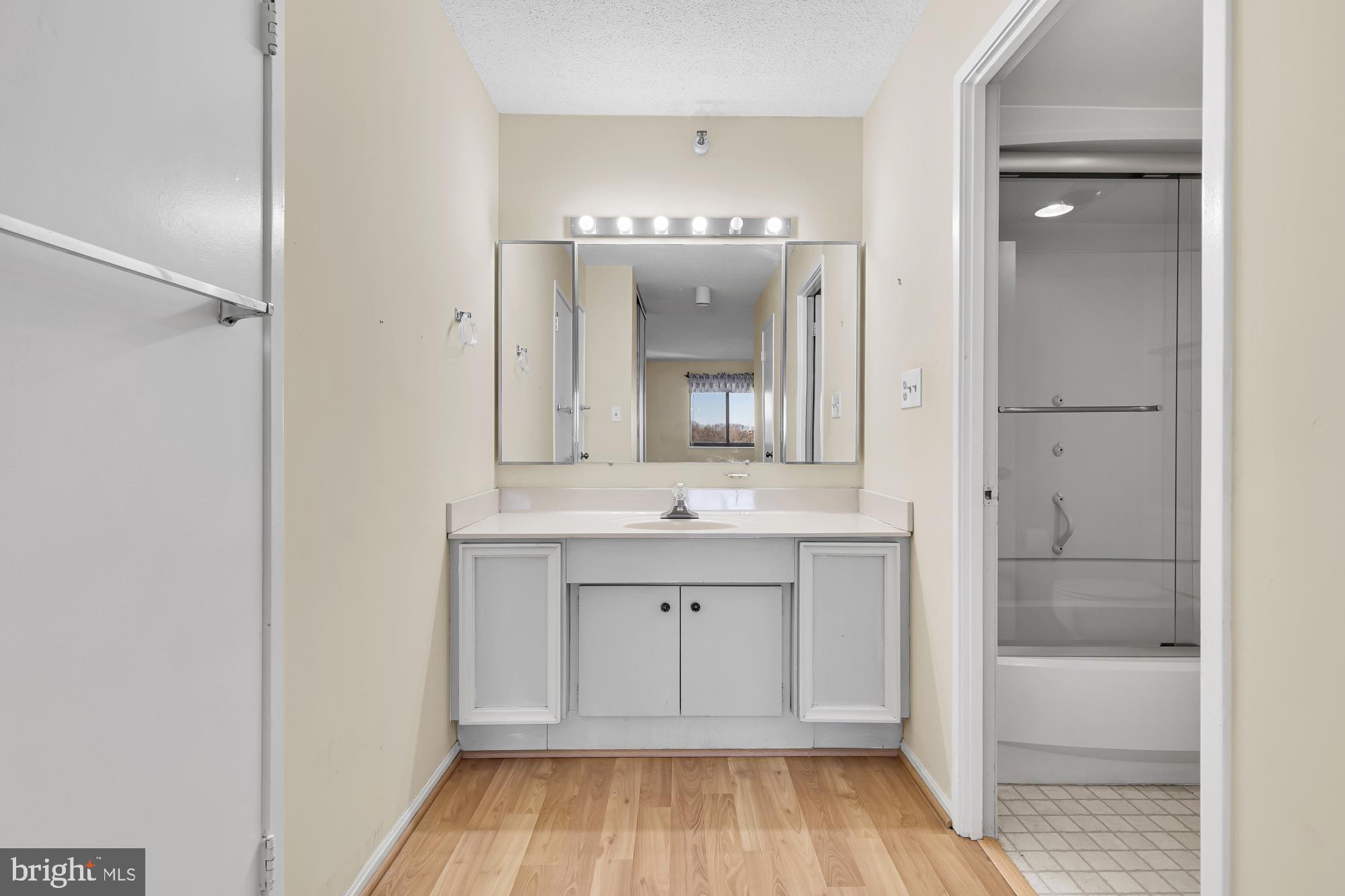 15101 Interlachen DRIVE Unit: 1-1015