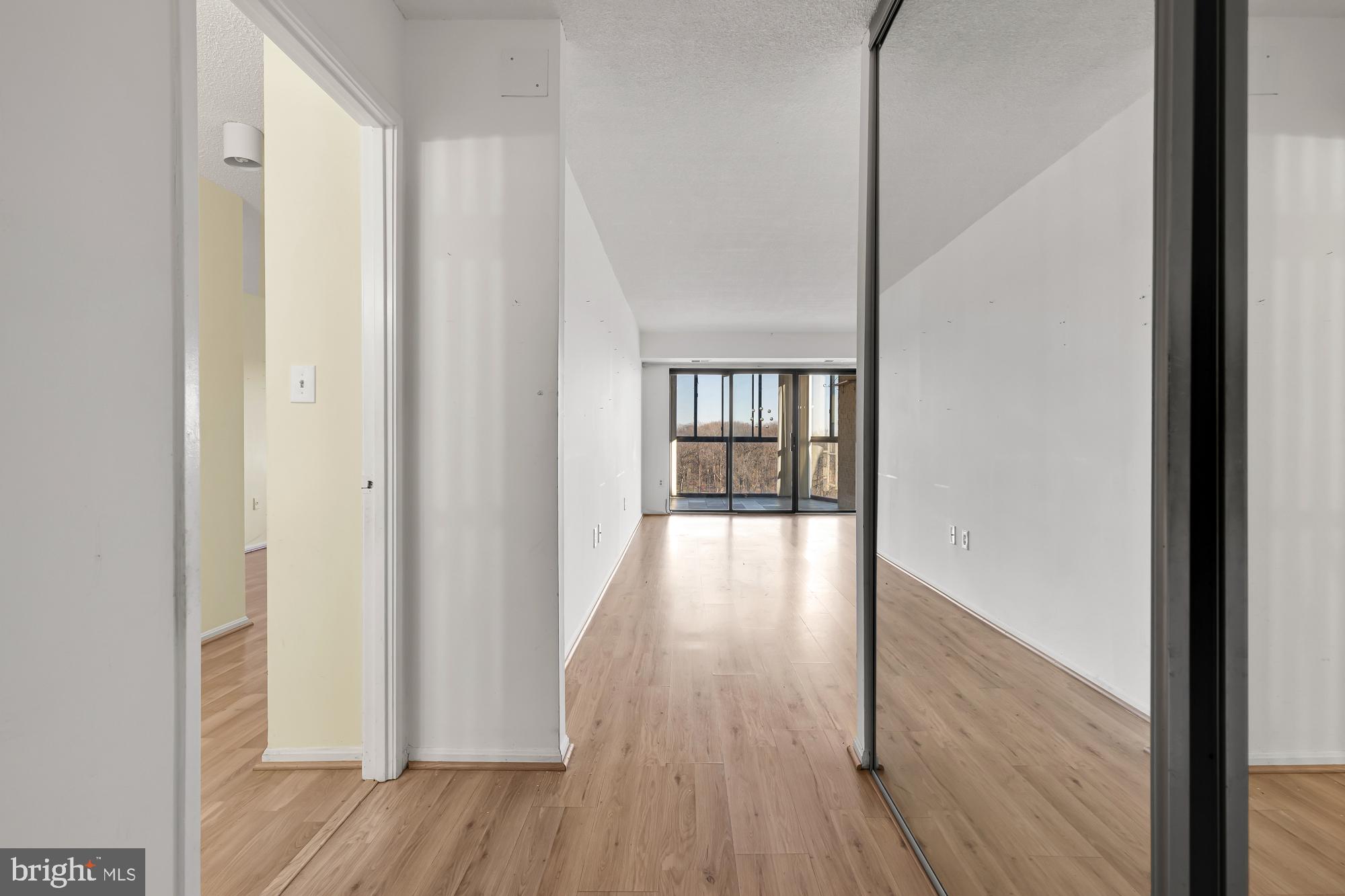 15101 Interlachen DRIVE Unit: 1-1015