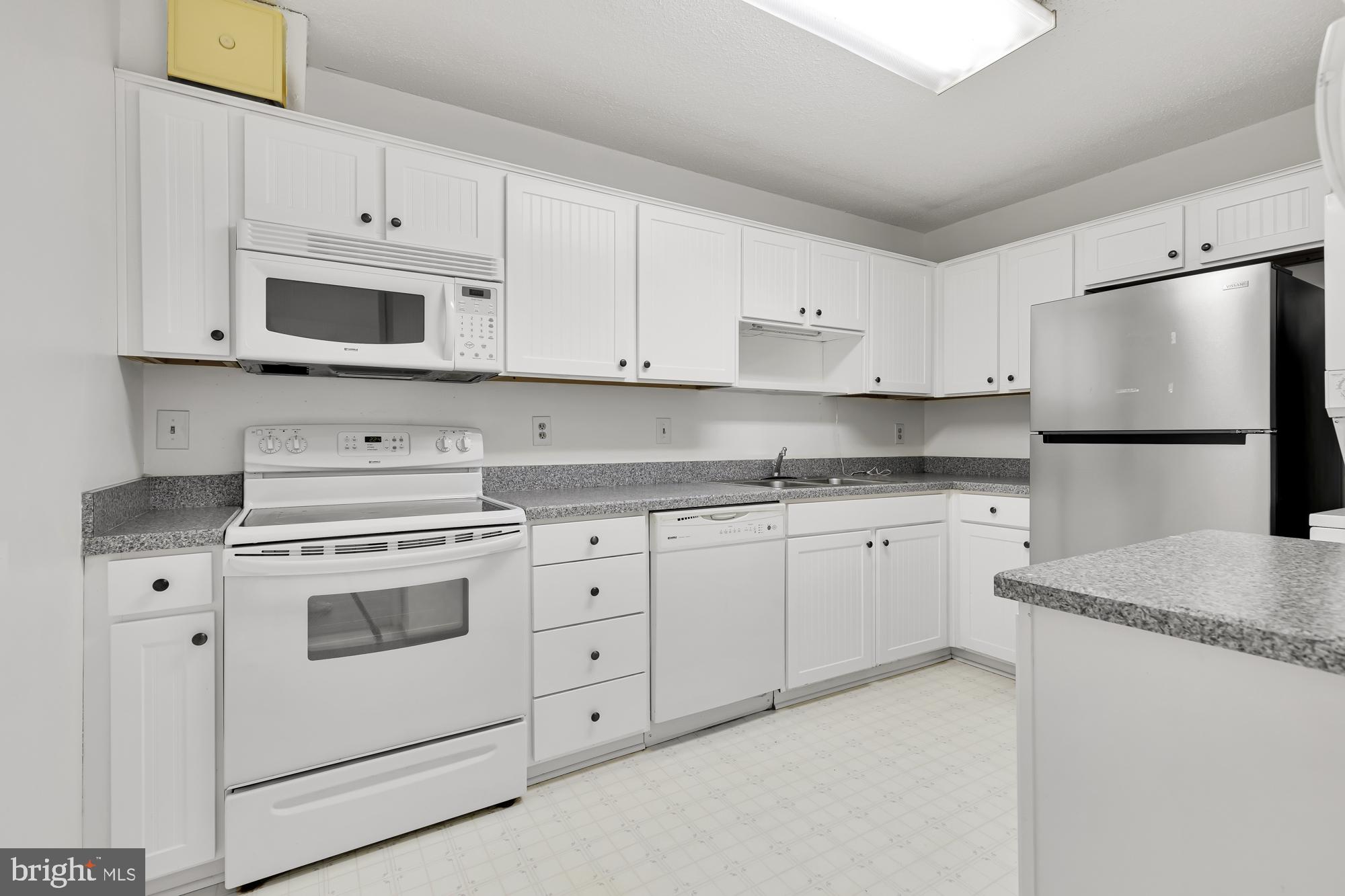 15101 Interlachen DRIVE Unit: 1-1015