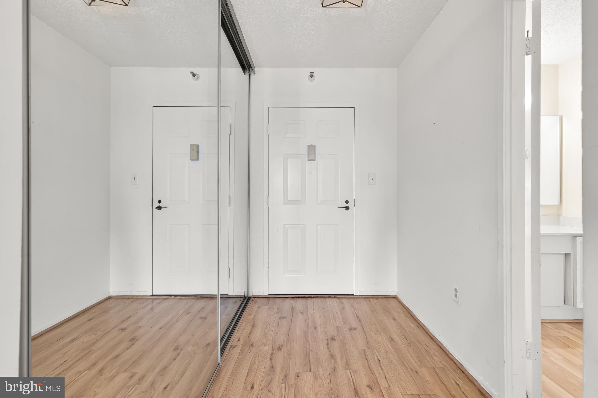 15101 Interlachen DRIVE Unit: 1-1015