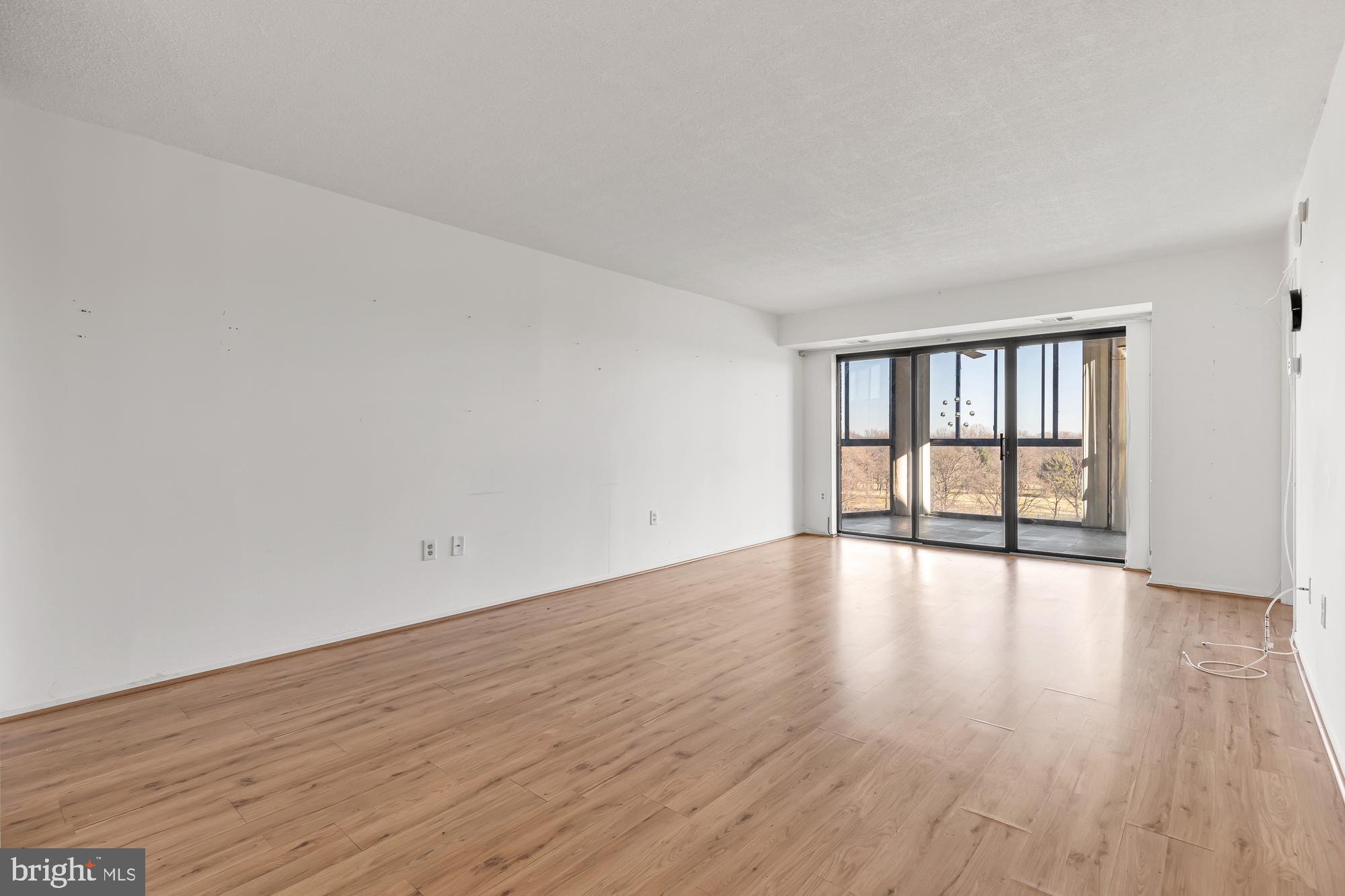 15101 Interlachen DRIVE Unit: 1-1015