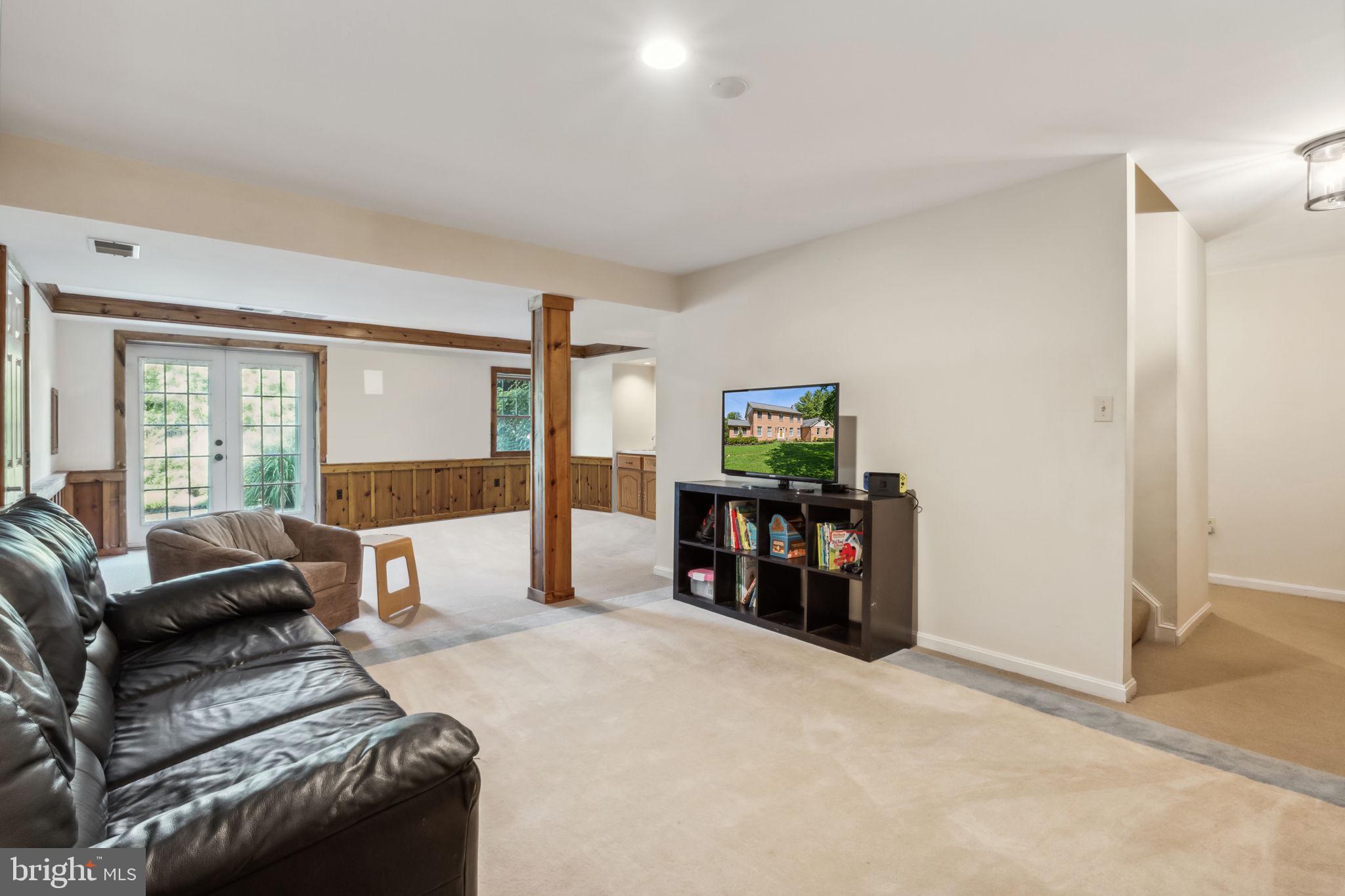 1021 Hawlings Rd