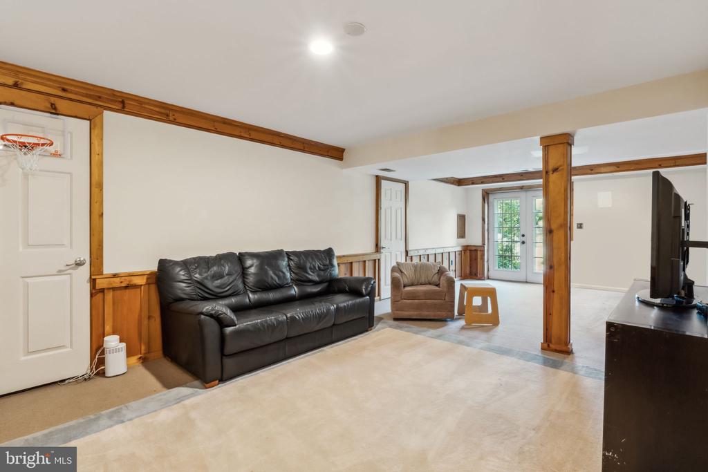 1021 Hawlings Rd