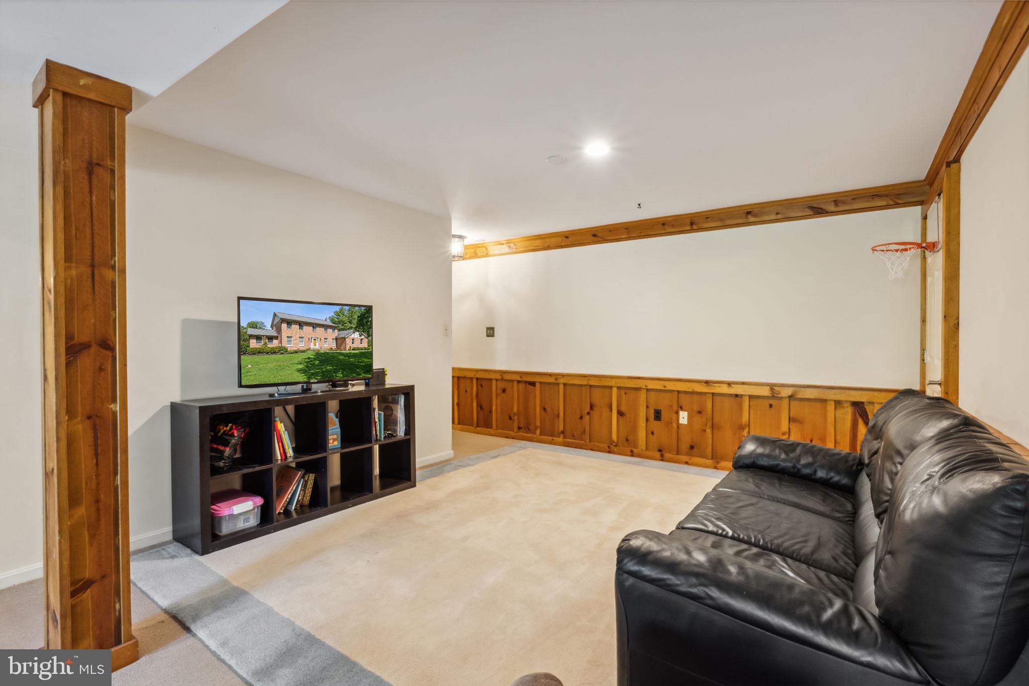 1021 Hawlings Rd