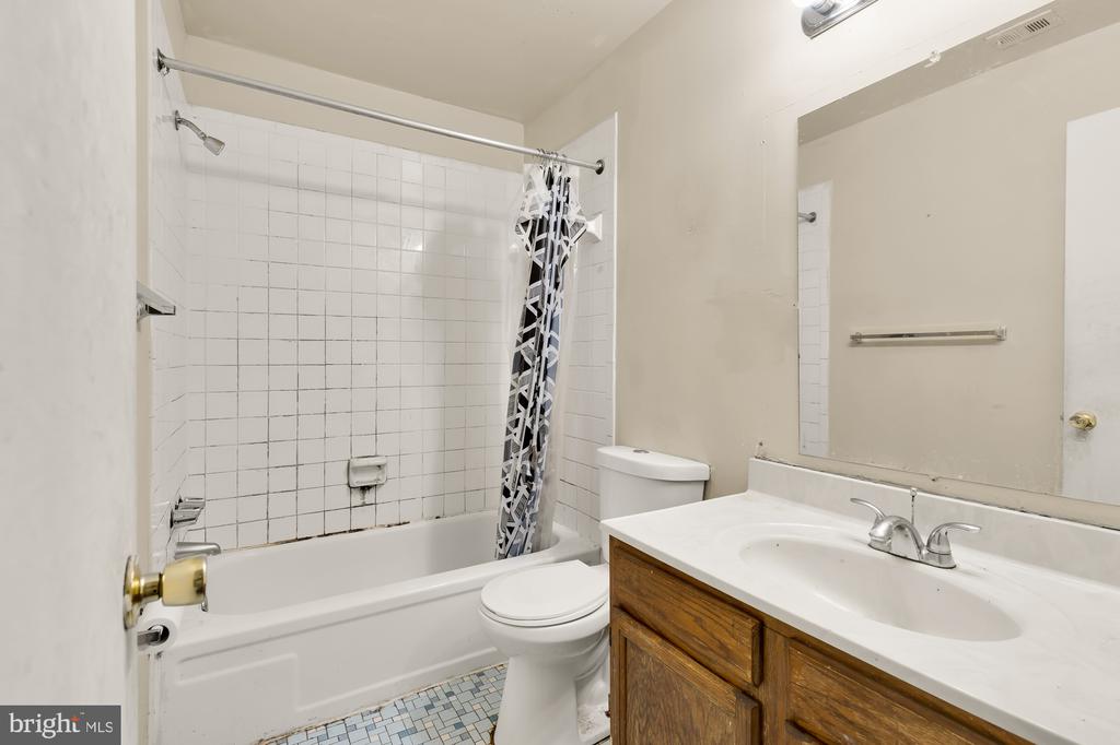 808 Quince Orchard Blvd #201