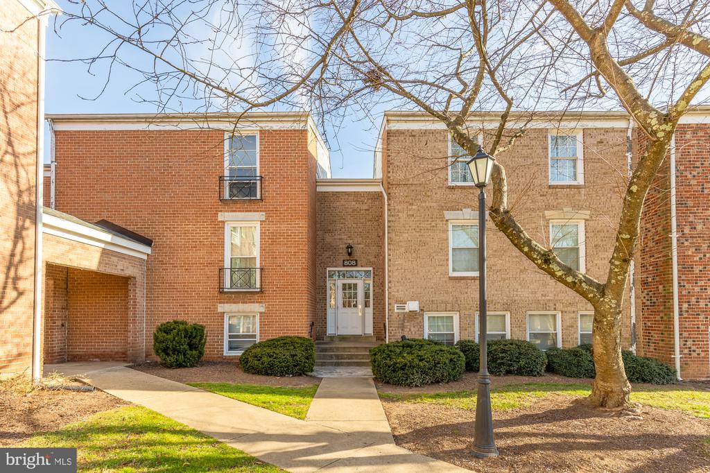 808 Quince Orchard Blvd #201