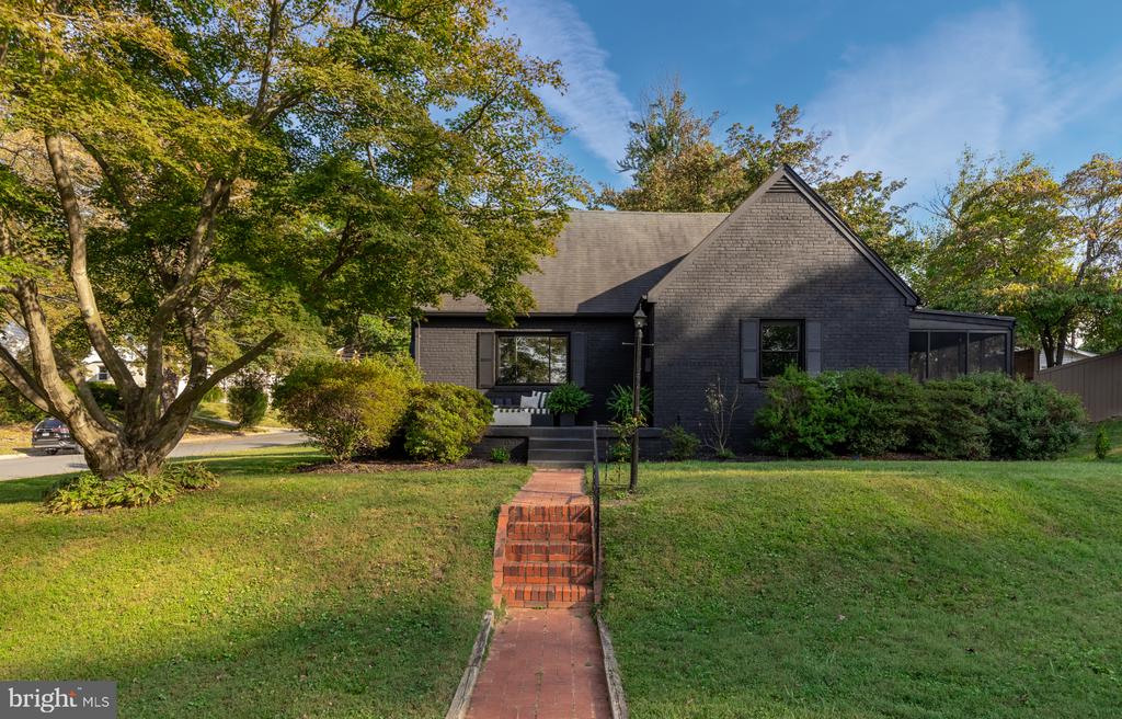 2804 BYRON COURT