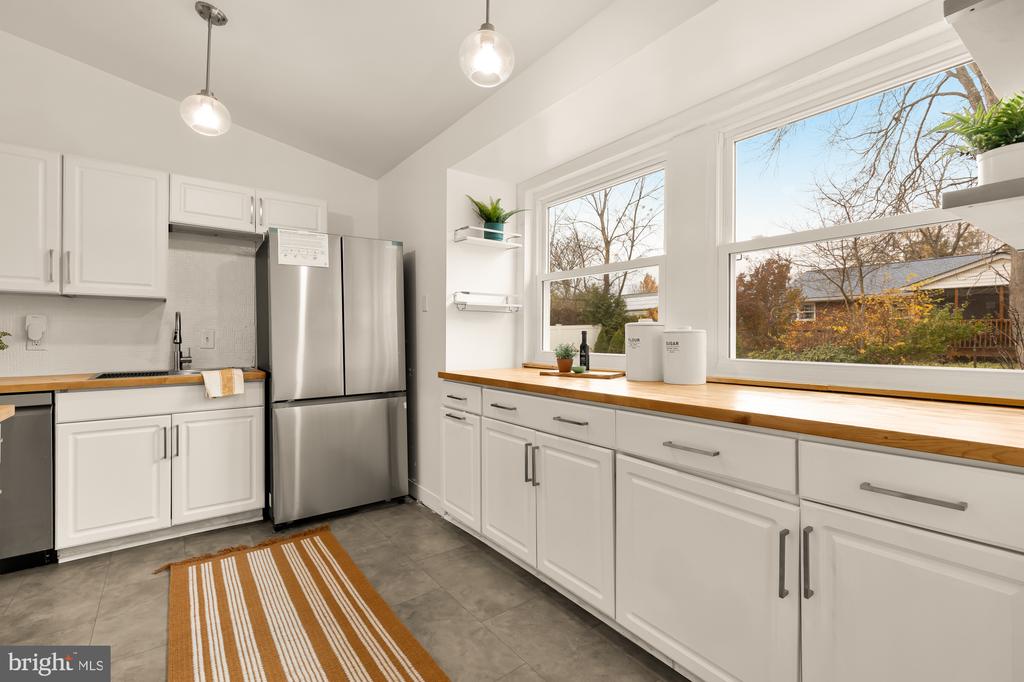 405 IRWIN STREET