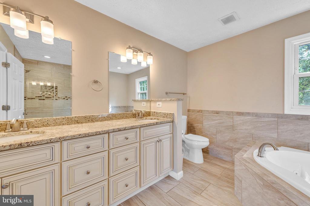 1006 WINGED FOOT DRIVE