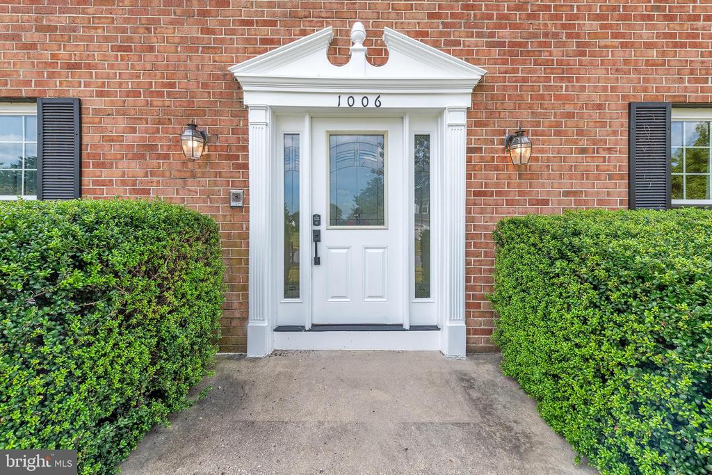 1006 WINGED FOOT DRIVE