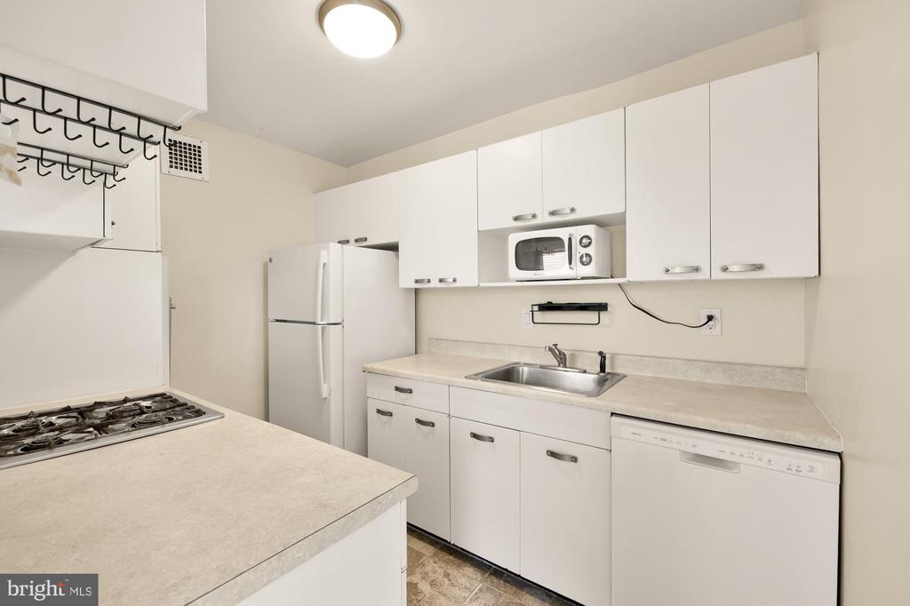 4390 LORCOM LANE 503