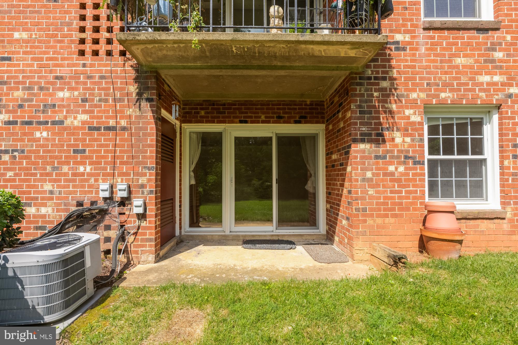3975 Lyndhurst Dr #103