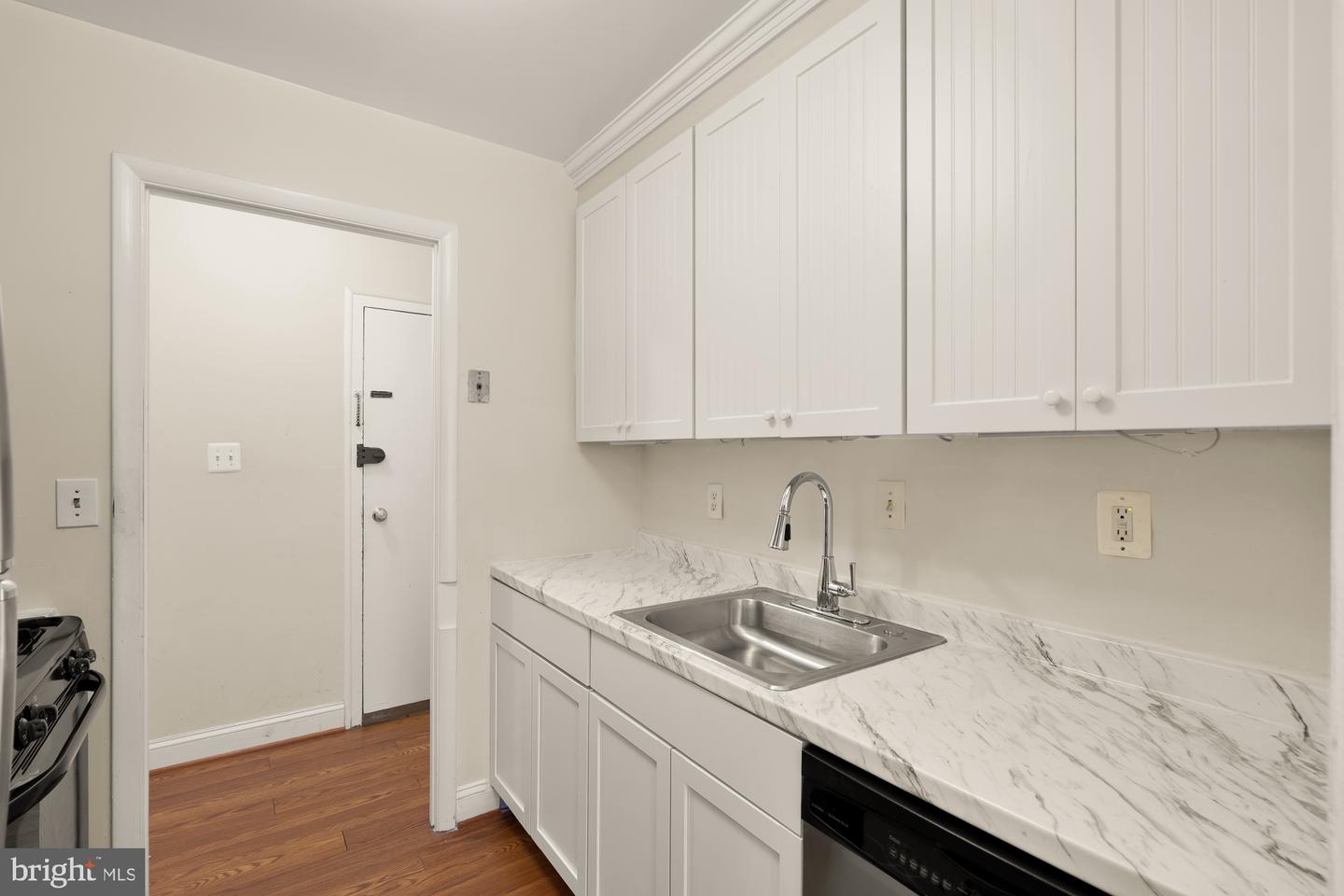 3975 Lyndhurst Dr #103