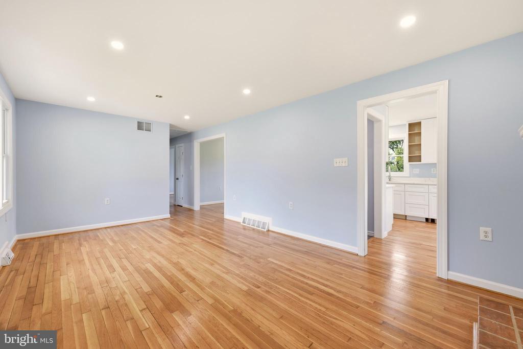124 DINKLE DRIVE
