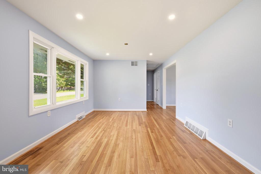 124 DINKLE DRIVE