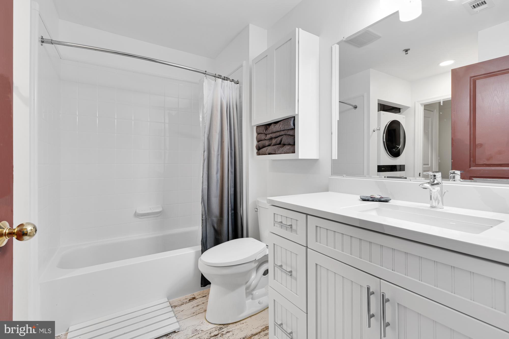 5565 Seminary ROAD Unit: 203