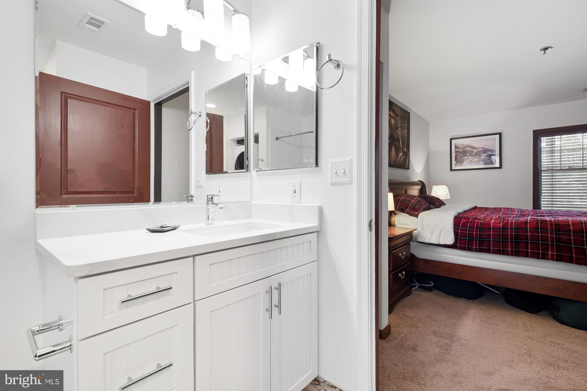 5565 Seminary ROAD Unit: 203