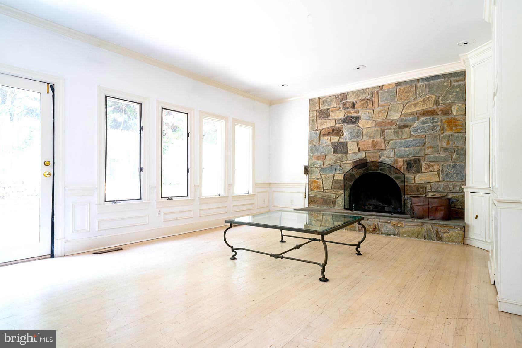 6121 Long Meadow Rd