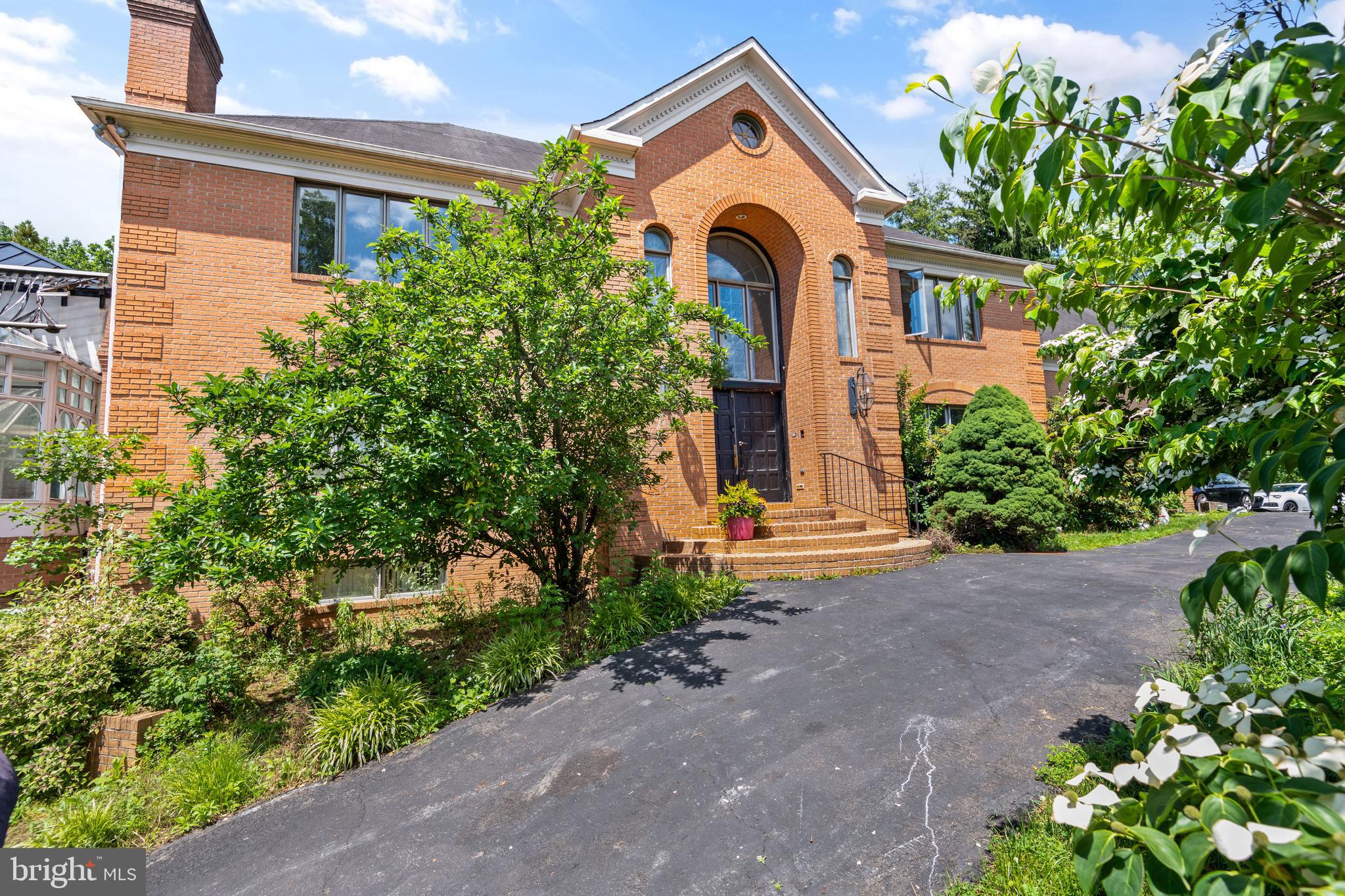 6121 Long Meadow Rd