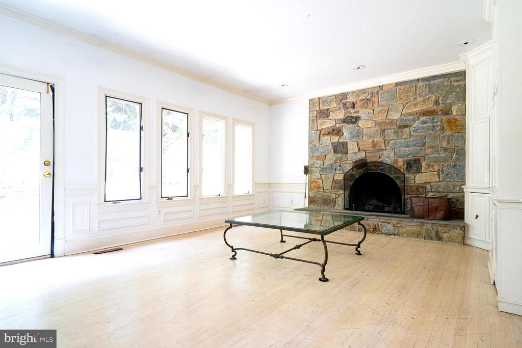 6121 Long Meadow Rd