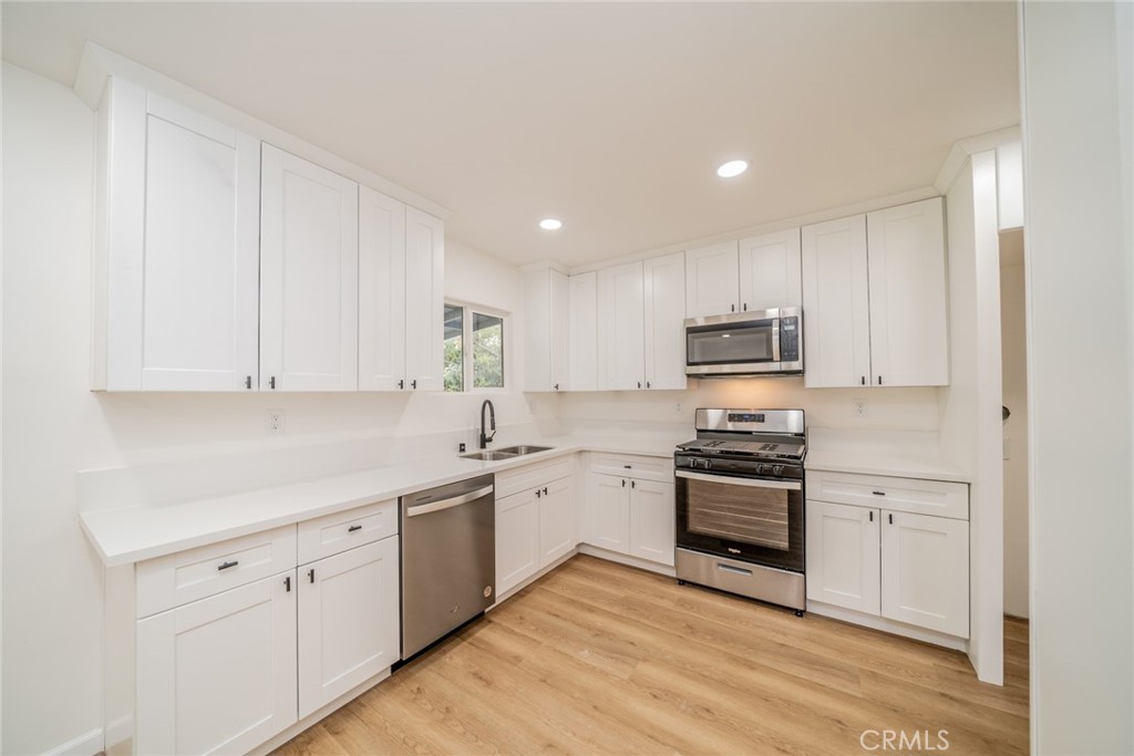 445 W Rosewood Street