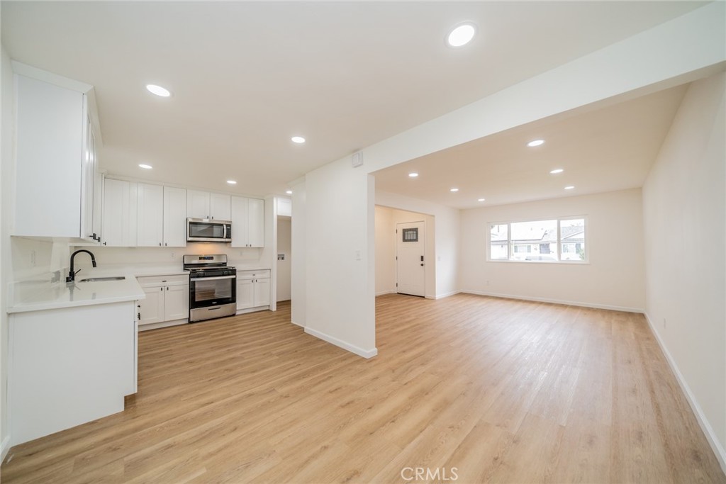 445 W Rosewood Street