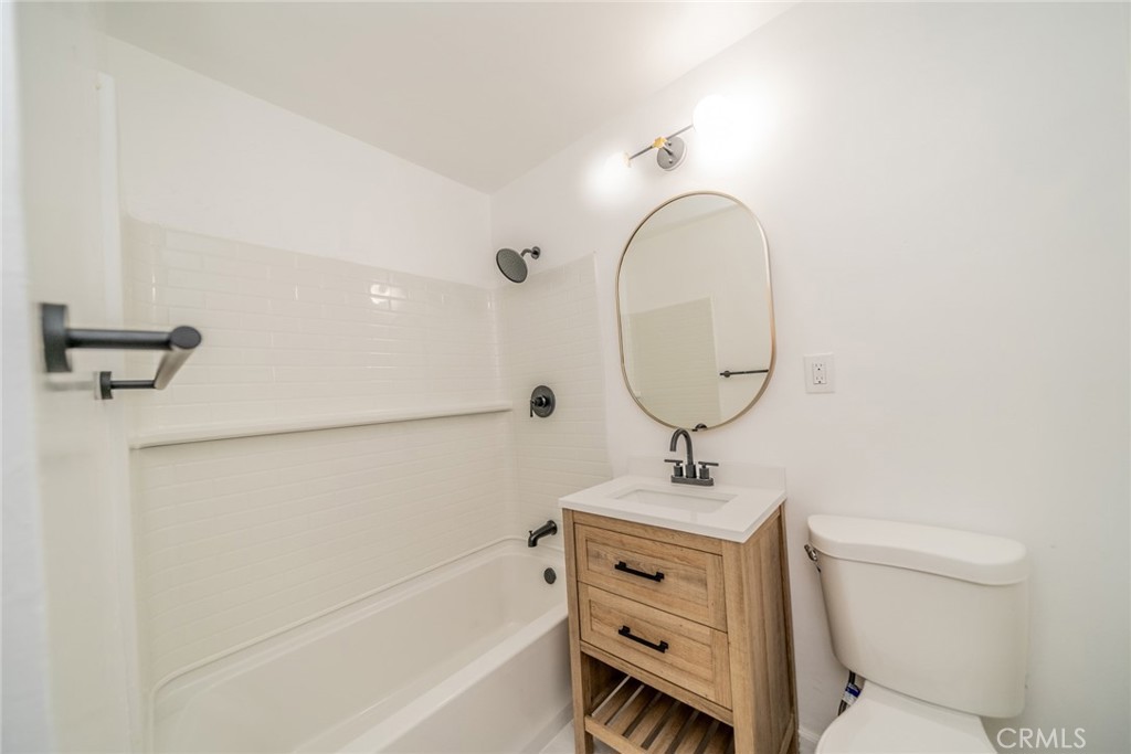 445 W Rosewood Street