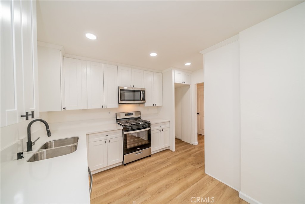 445 W Rosewood Street