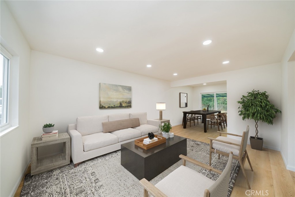 445 W Rosewood Street