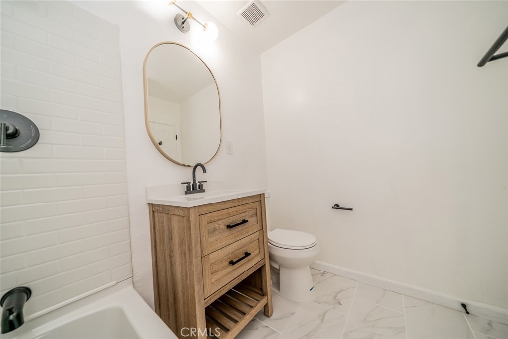 445 W Rosewood Street