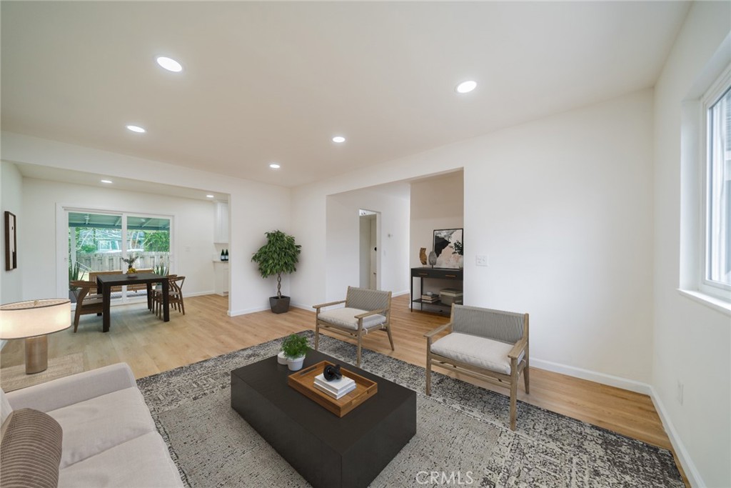 445 W Rosewood Street