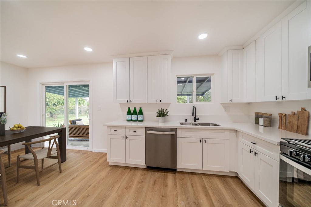 445 W Rosewood Street