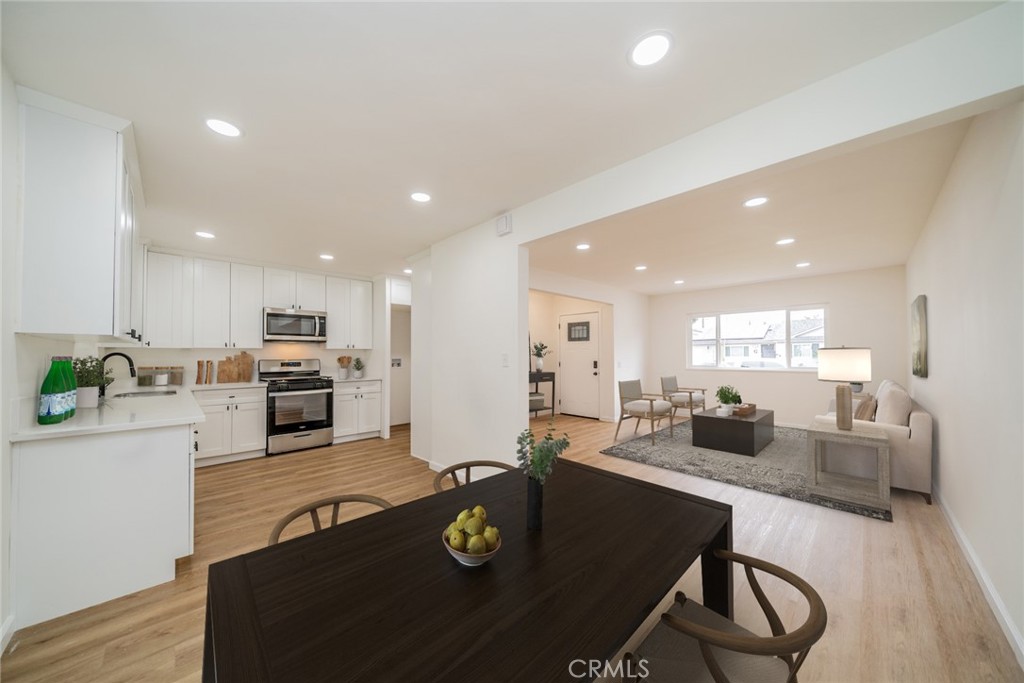 445 W Rosewood Street