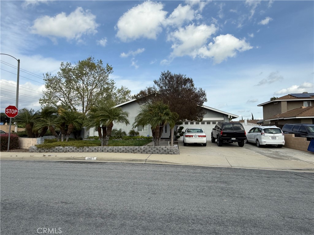 1462 N Barranca Avenue