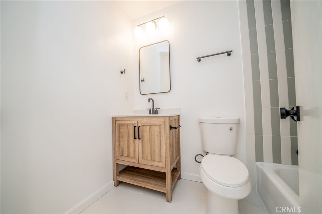 1353 W Harvard Place