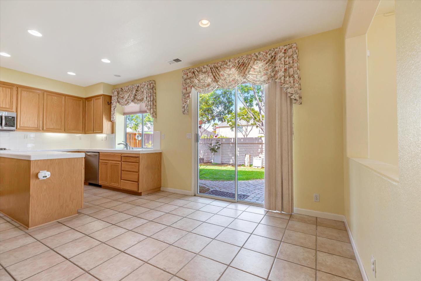 305 Rhine CT