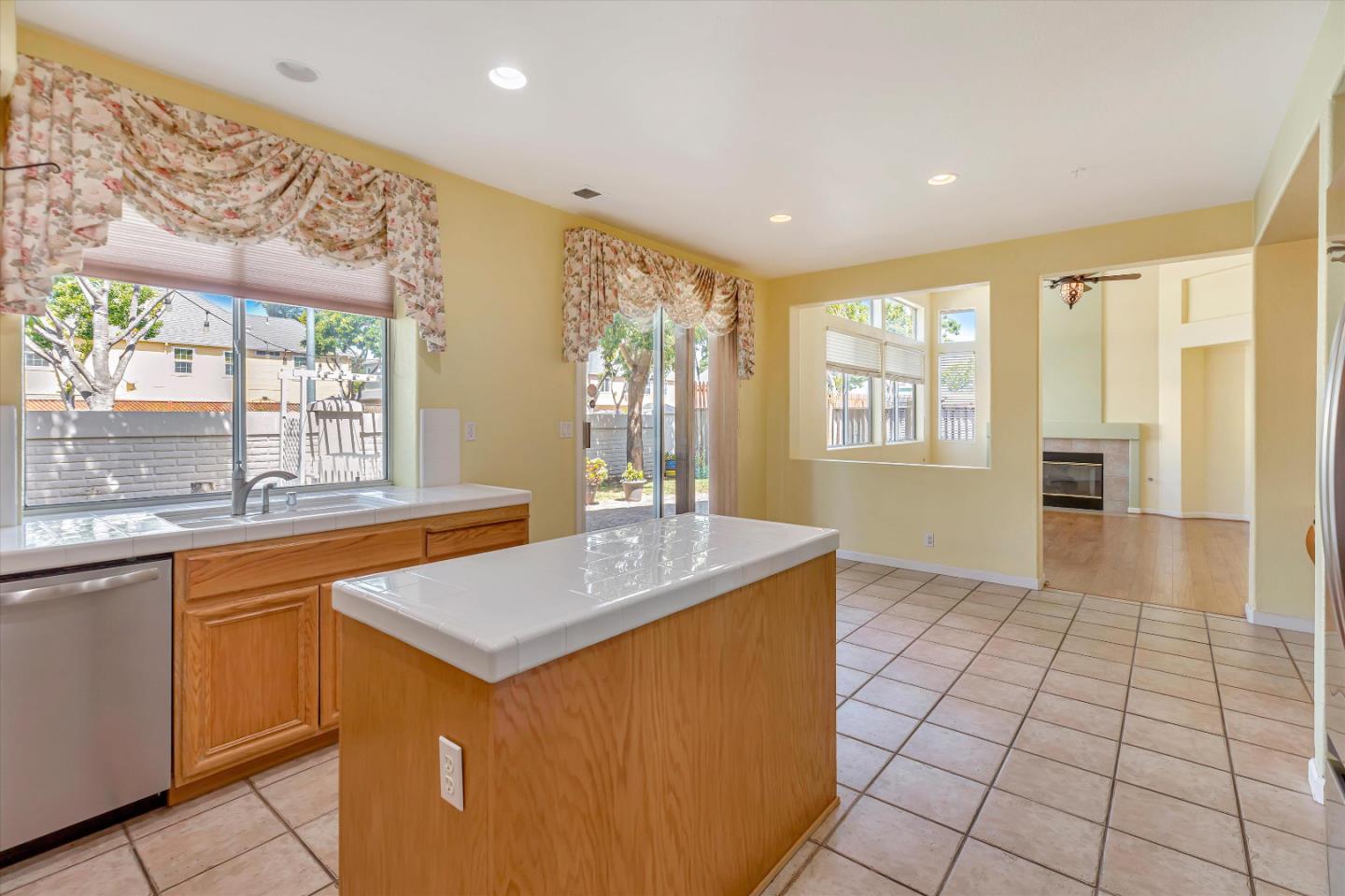 305 Rhine CT